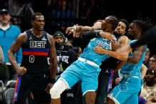 Four players tossed after brawl in Pistons-Hornets game