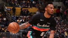 Stephon Castle sufre contusión pélvica en juego ante Lakers
