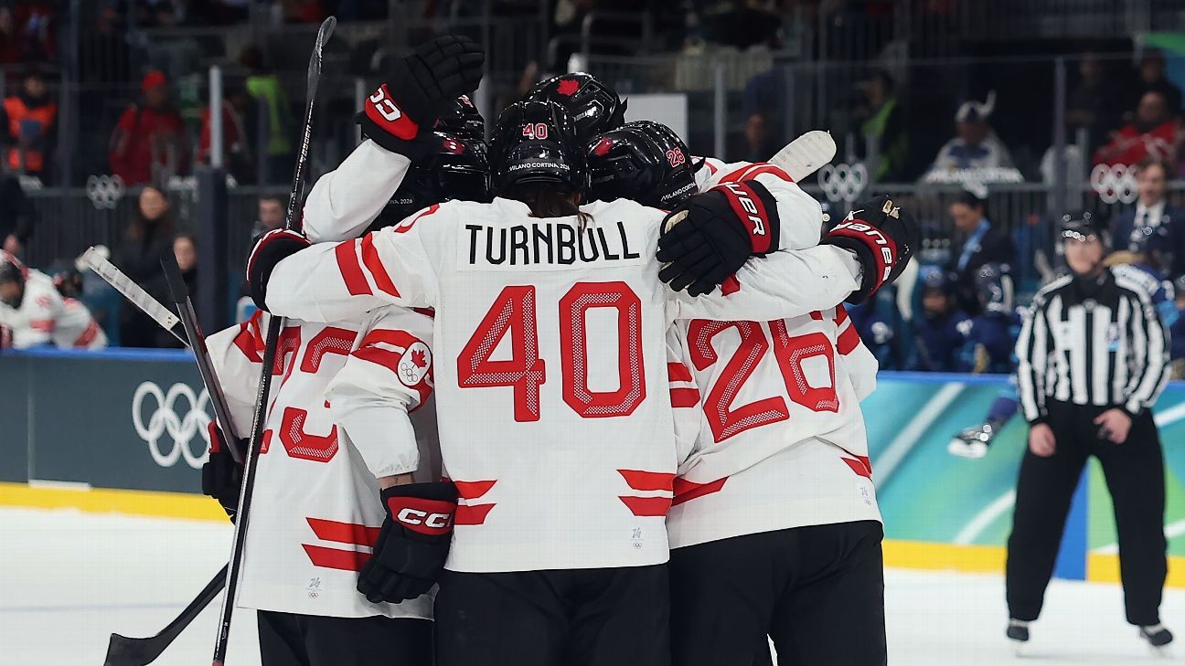 Canada dominates Finland in women's hockey