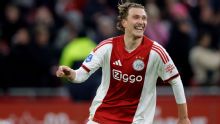 Mika Godts gaat Ajax verlaten voor Paris Saint-Germain
