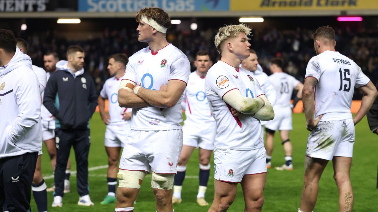 Los jugadores de Inglaterra lucieron abatidos tras ser sorprendidos por Escocia.