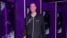 Spurs firman al veterano pívot Mason Plumlee con un contrato de 10 días