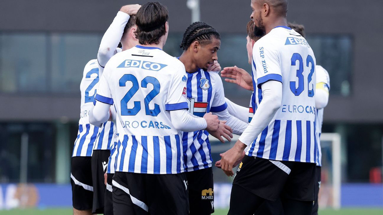 Simons bezorgt Eindhoven zege met wereldgoal: 