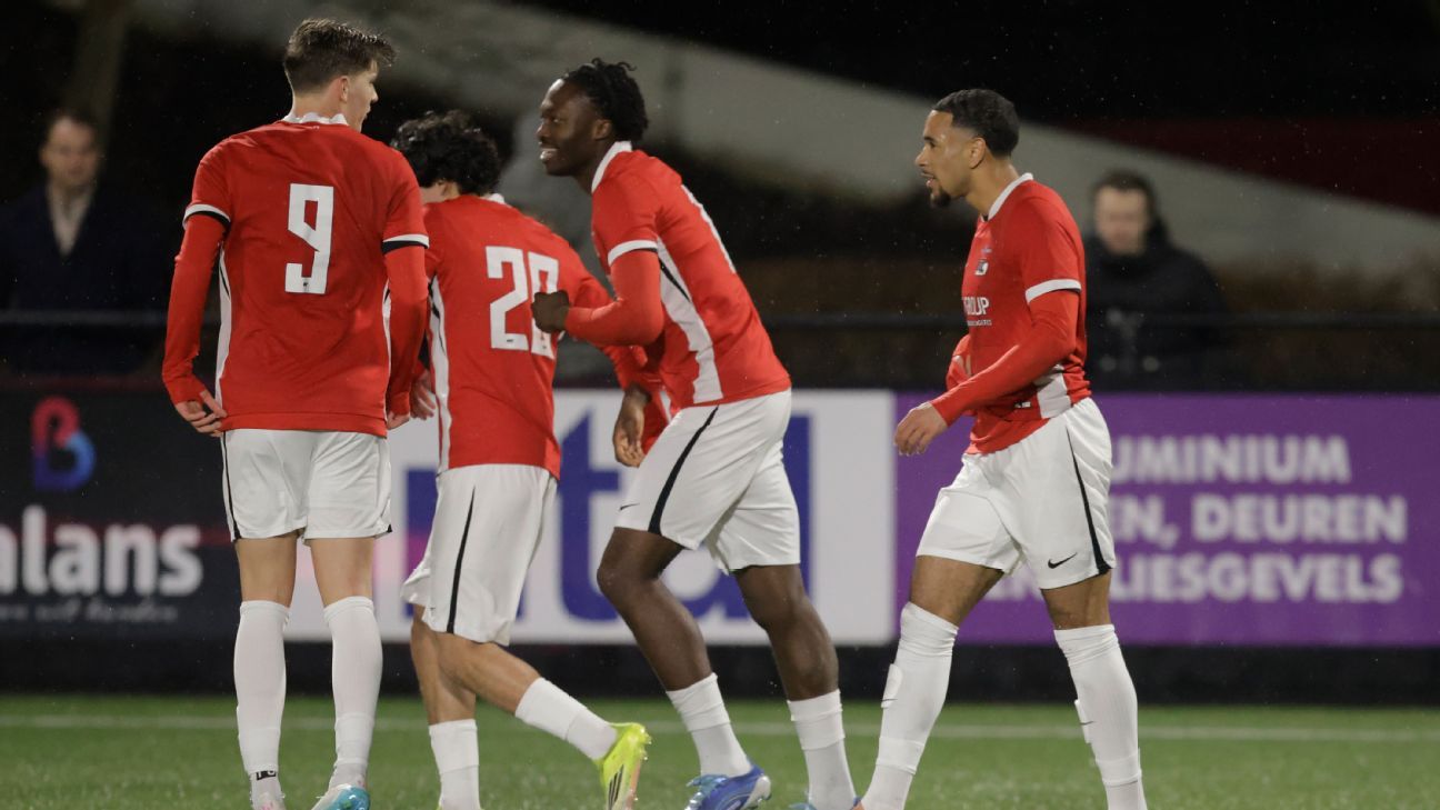 Jong AZ haalt punt in extremis tegen Den Bosch, Unbehaun houdt Emmen op de been tegen Jong Ajax