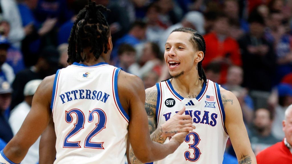 Kansas rebounds, hands Houston 3rd straight loss