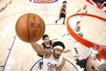 Jarrett Allen lifts Cavs in return from injury, nets 18 in blowout over Heat