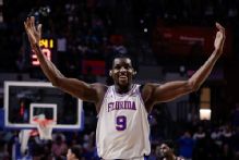 Florida blows out Arkansas, clinches share of SEC title