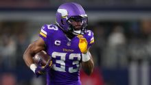 Vikings canjearán o cortarán a Aaron Jones: fuentes