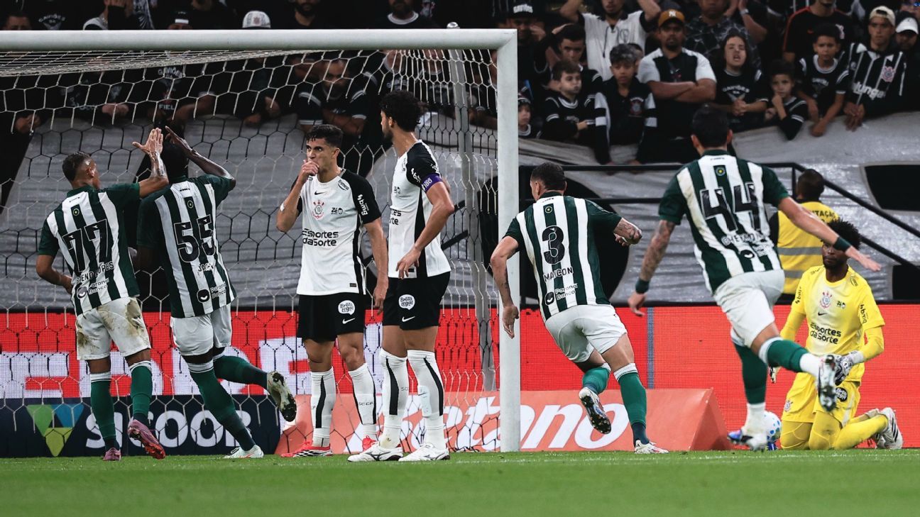 Com Lingard e até Spike Lee na torcida, Corinthians é surpreendido e cai para o Coritiba pelo Brasileirão