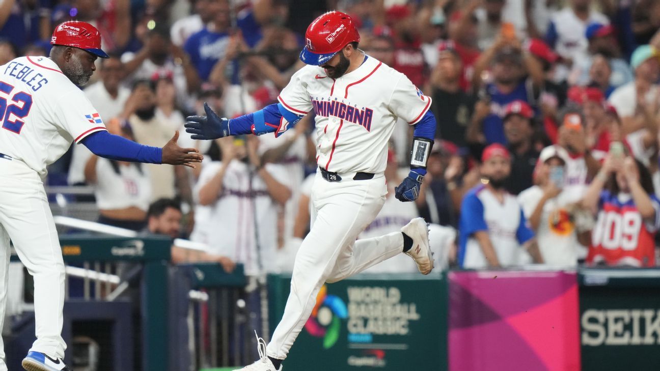 Dominican Republic's Austin Wells hits 3-run home run in 10-0 win