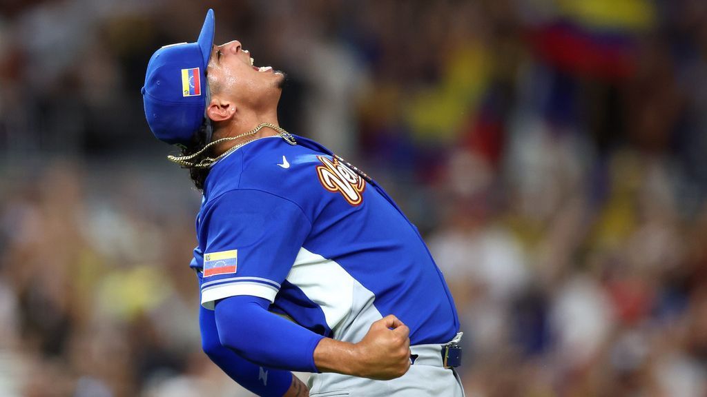 Venezuela rallies past Italy to make first WBC final