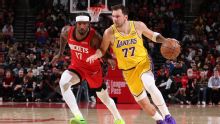 Doncic brilló en Houston con los Lakers, los Spurs aguantaron y Brown rescató a los Celtics