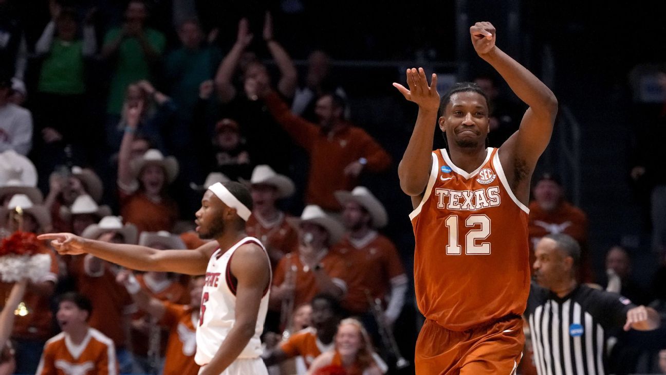 Texas marches on thanks to Mark's late winner