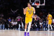 Luka Doncic puts up 60 vs. Heat as Lakers' win streak hits 8