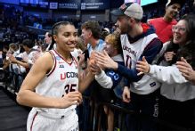 Azzi Fudd powers UConn past Syracuse, into 32nd consecutive Sweet 16