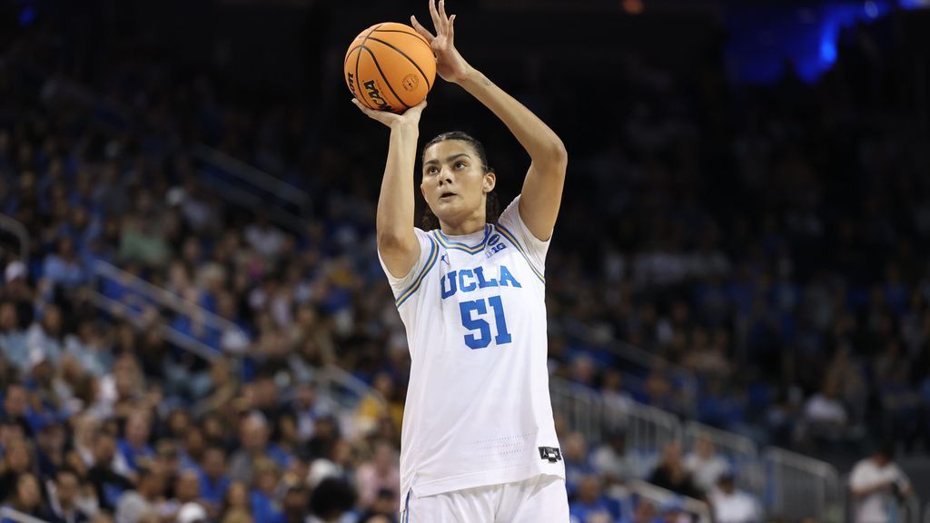 Betts erupts for career-high 35 as UCLA rolls on