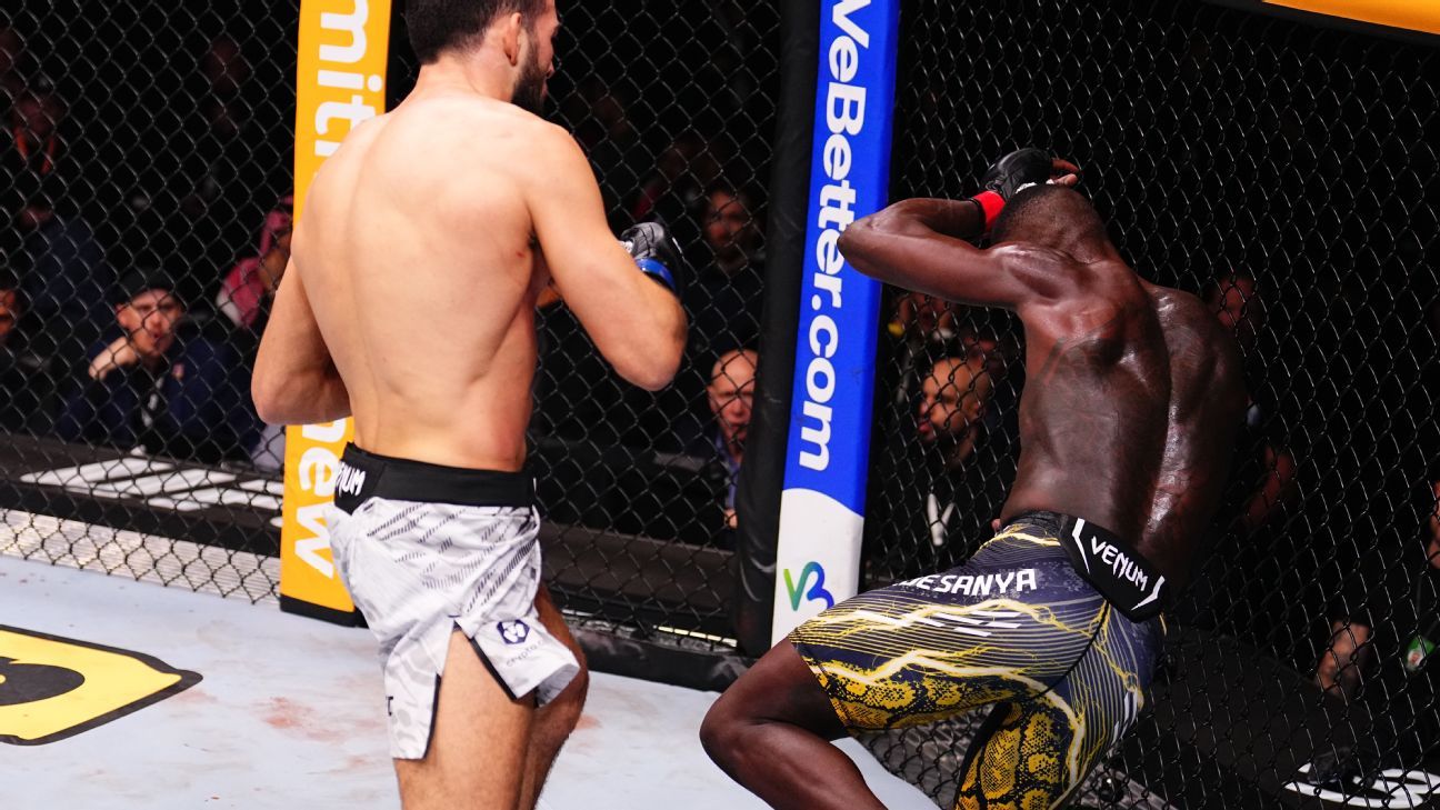 Israel Adesanya está en una racha de tres derrotas consecutivas, la última de las cuales fue contra Nassourdine Imavov en febrero de 2025