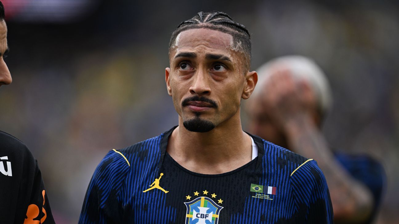 Raphinha preocupa CBF, que aguarda para cortar ou não atacante