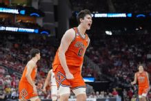 Illinois defense gets tough, ousts Houston to reach Elite Eight