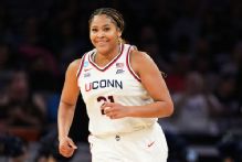No. 1 UConn women overwhelm UNC to reach another Elite Eight
