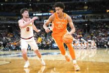 Tennessee upsets Iowa State for third straight Elite Eight trip