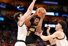 Broken horn delays Iowa-Illinois Elite 8 game 11 minutes