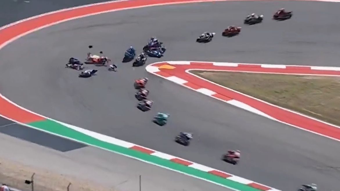 Acidente grave na Moto2 tem 7 pilotos envolvidos e paralisa GP das Américas