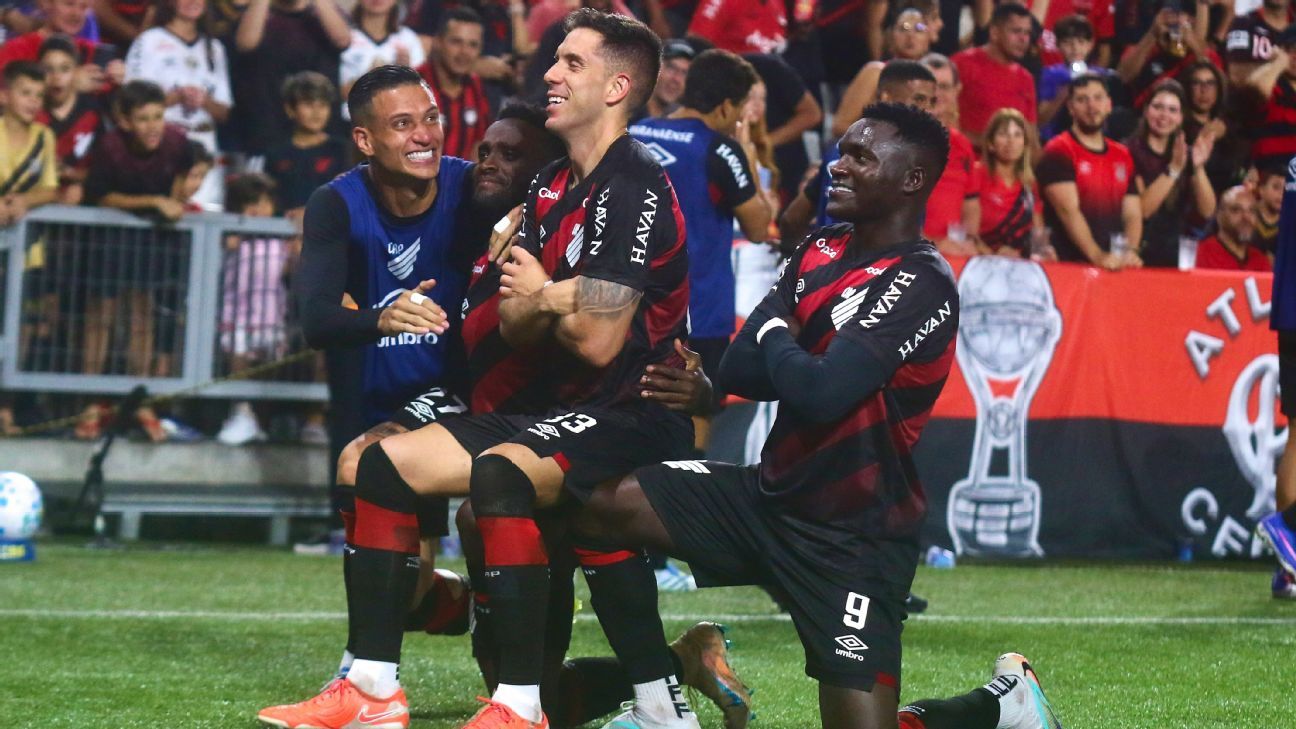 Athletico-PR atropela o Botafogo com gritos de 'olé', assume a vice-liderança do Brasileirão e aumenta crise dos cariocas