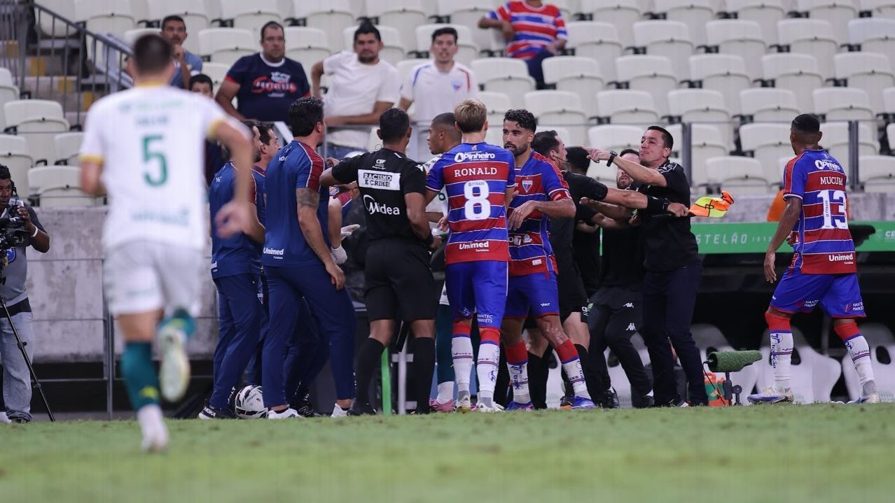 'Agressão gratuita' e mais: treinadores de Fortaleza e Cuiabá dão versões de briga