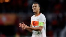 Liveblog: Oranje met één wijziging tegen Tunesië: Aké vervangt Van de Ven