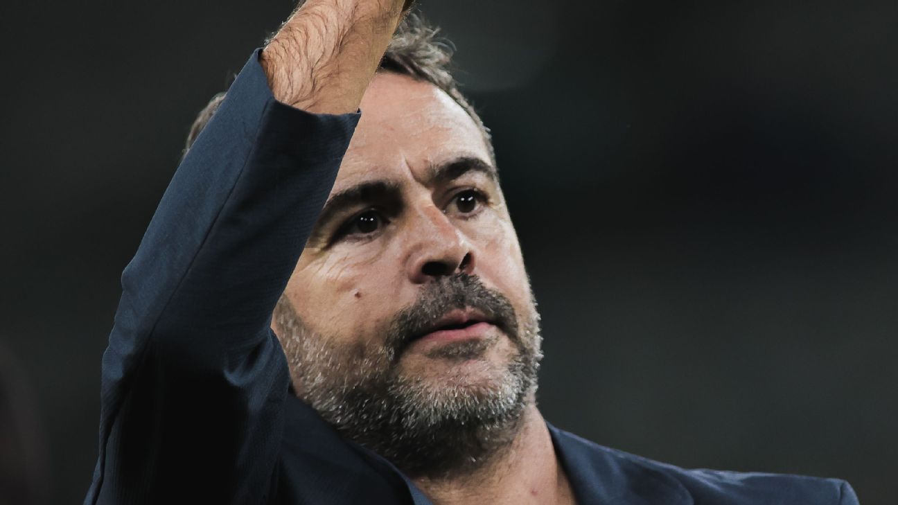 Artur Jorge não se convence com 3 a 0: 'Longe do que podemos'