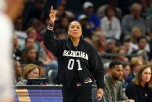 Gamecocks' Staley makes show of pregame hug with UCLA's Close