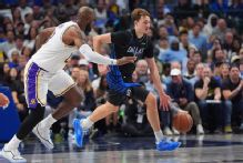 Flagg passes Knueppel in ROY odds after 'statement' game