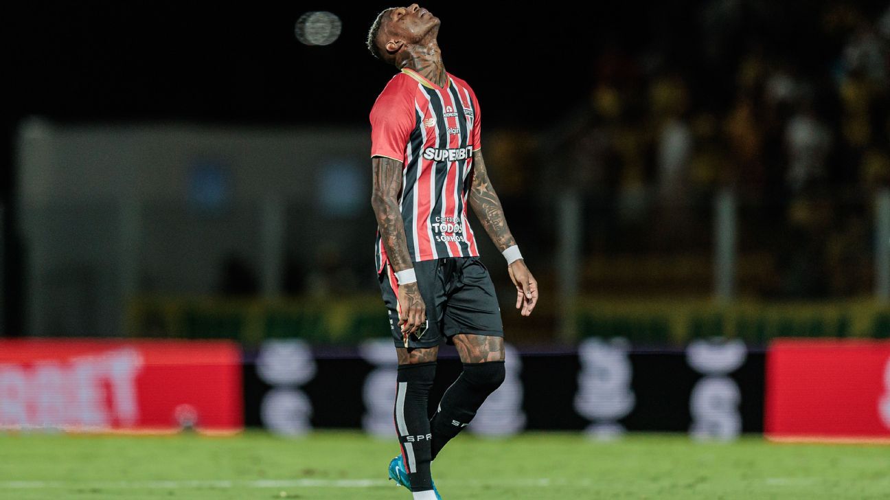 São Paulo notifica Arboleda e dá prazo para zagueiro justificar abandono ao clube