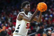 Michigan lands 7-foot-2 Cincinnati transfer Moustapha Thiam