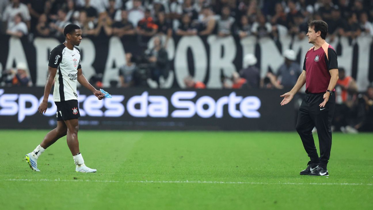 Neto se revolta com expulsão de André por gesto obsceno em Corinthians x Palmeiras: 'Moleque juvenil'