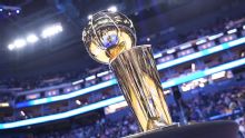 El Trofeo Larry O'Brien pasó por los estudios de NBA esta noche en ESPN