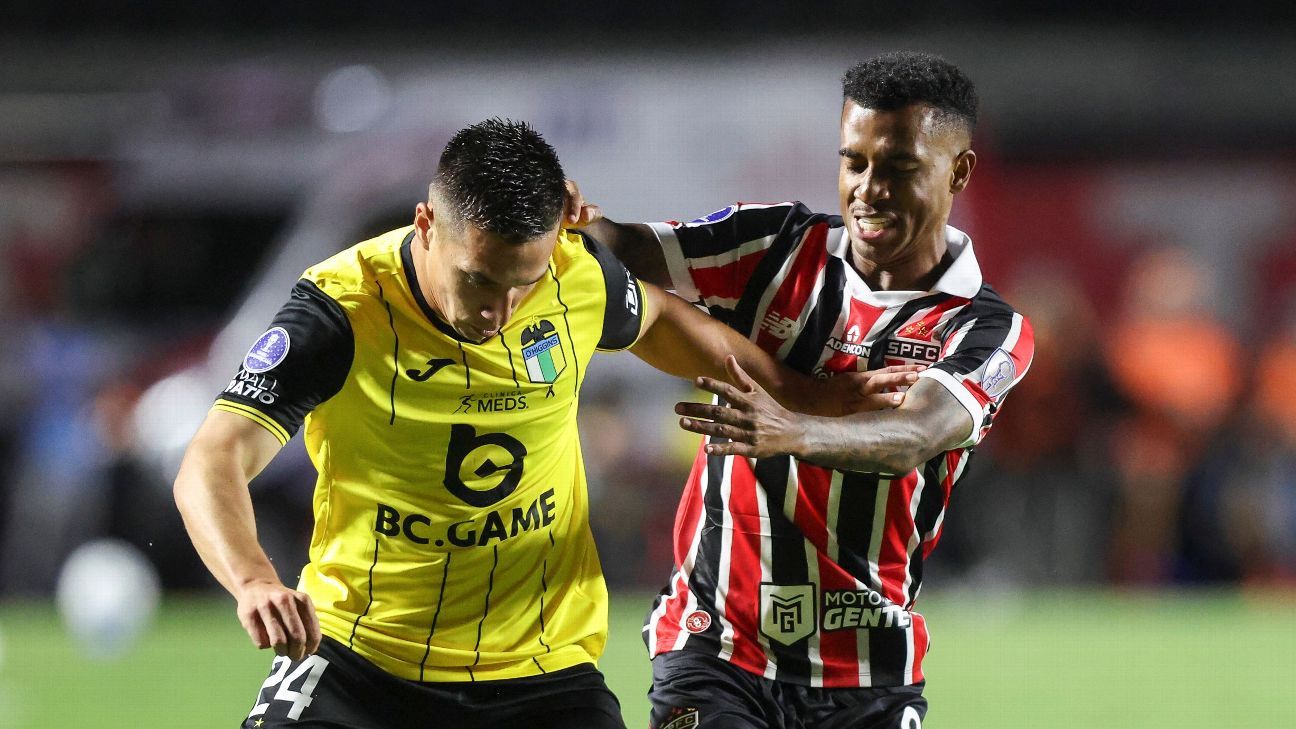 Marcos Antônio se machuca e precisa ser substituído antes do intervalo em jogo do São Paulo