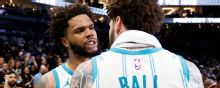 LaMelo Ball y Miles Bridges dan a Hornets un frenético triunfo en el play-in