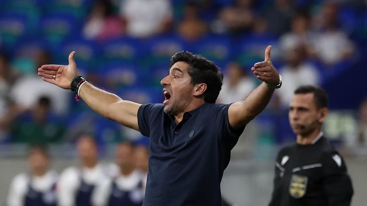 Diretor do Palmeiras diz que STJD usa figura de Abel de 'forma arbitrária' e cobra: 'Que possam ter a mesma postura com todos'