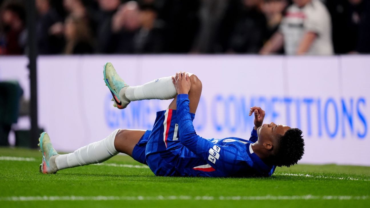 Técnico do Chelsea é pessimista com lesão de Estêvão: 'Estava devastado e chorando no vestiário'