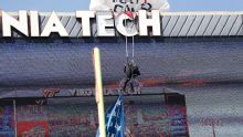 NCAA: Paracaidista chocó con pantalla en estadio de Virginia Tech