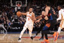 CJ McCollum leads late rally as Hawks stun Knicks to tie series