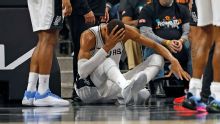 Wembanyama sofre concussão em derrota dos Spurs no Jogo 2 dos playoffs; veja os próximos passos do protocolo aplicado pela NBA