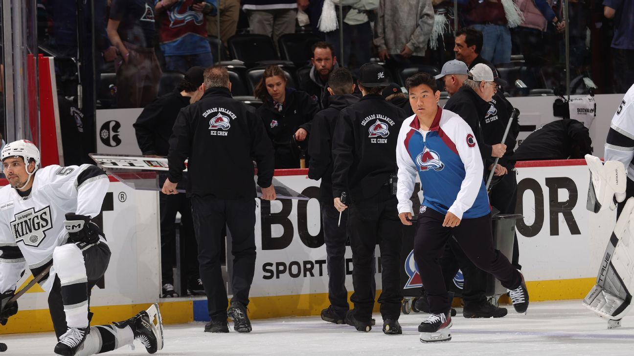 Kings coach hit by shattered glass as panel breaks