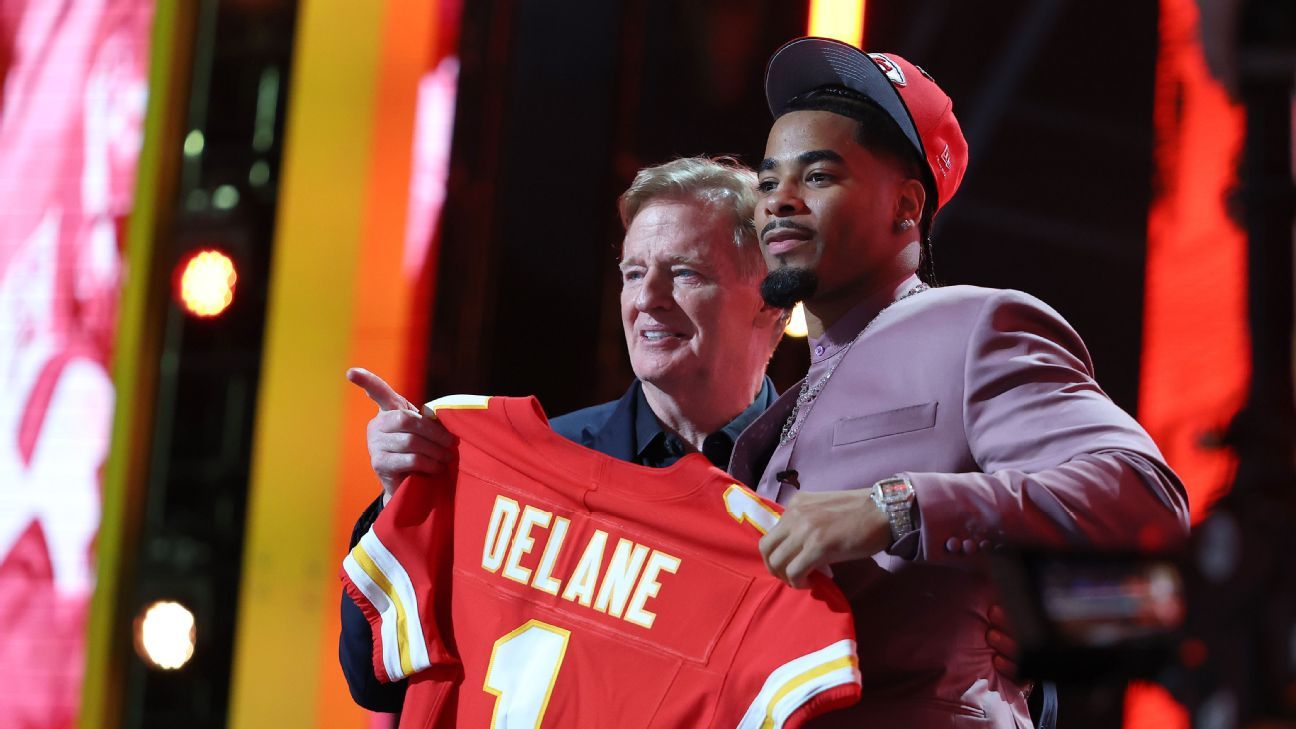 Chiefs move up to No. 6, use pick on CB Delane
