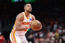 CJ McCollum stays with Hawks on 1-year, $21M extension