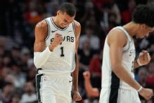 Spurs overwhelm Blazers late in Wembanyama's return