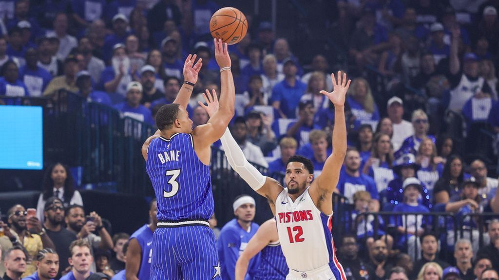 Magic grind out Game 4 win, push Pistons to brink