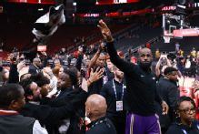 Lakers put away Rockets in Game 6 rout, face Thunder next